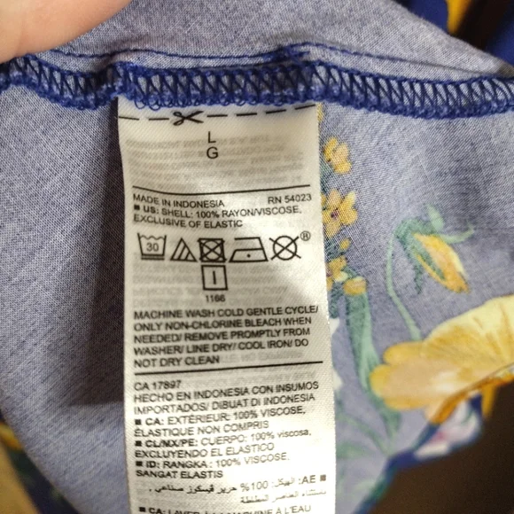 Old Navy Pretty Floral Sleeveless Dress - Picture 2 of 8